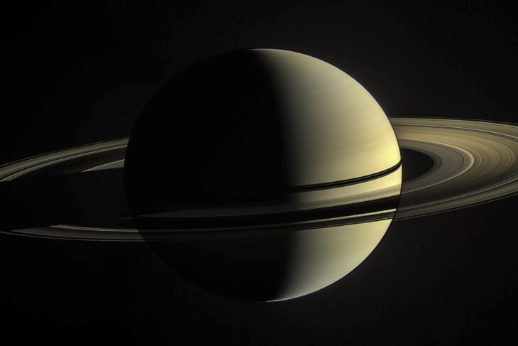 Pourquoi les anneaux de Saturne vont temporairement disparaître en 2025