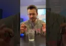 Créer un tourbillon avec un verre d’eau + 2 piles
