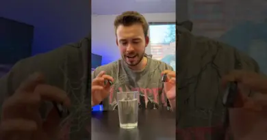 Créer un tourbillon avec un verre d’eau + 2 piles