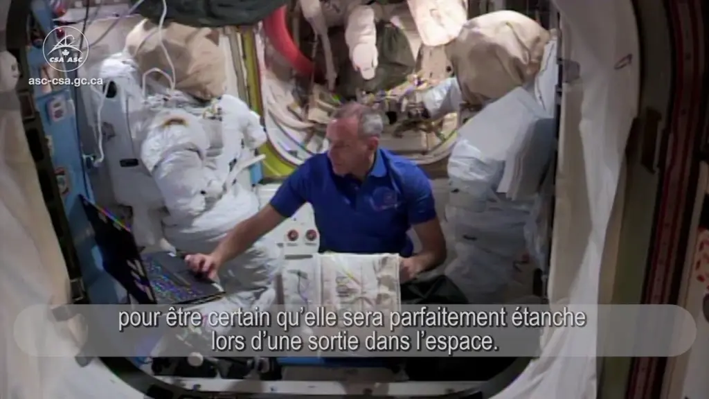 David Saint-Jacques et sa combinaison spatiale