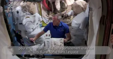 David Saint-Jacques et sa combinaison spatiale