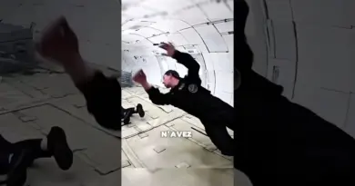 Des astronautes en plein combat – Du jamais vu dans l’espace !🧑‍🚀🚀 #VieDansLespace#Astronaute
