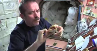 Dîner extraterrestre – Que mange-t-on à bord de l’ISS ?