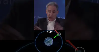 Einstein’s vs Newton’s Theory of Gravity 🧐 w/ Brian Greene #einstein #newton #gravity