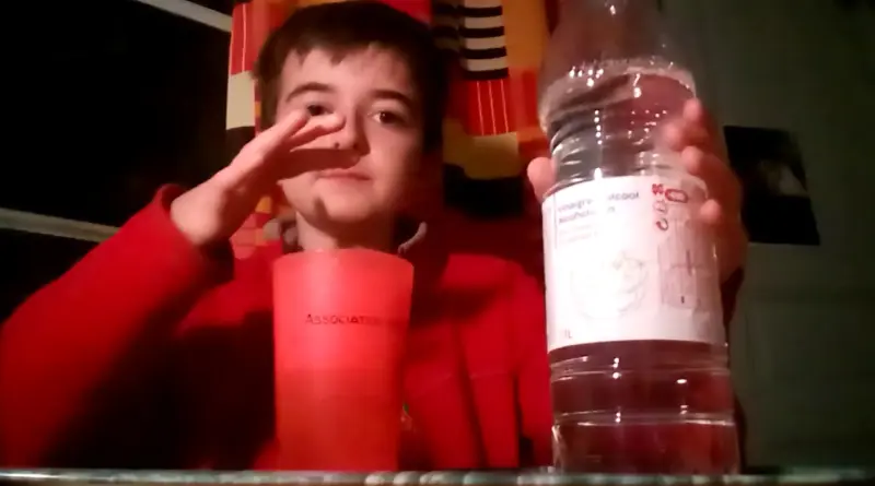 Expérience de chimie amusante pour enfant