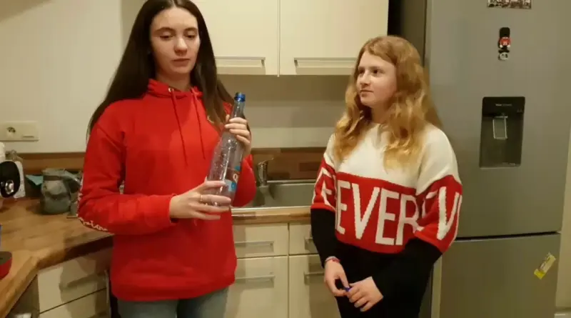 Expérience de physique chimie sur la solidification de l’eau💦 avec charlotte