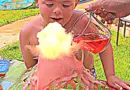 Expériences amusantes pour enfants : fabriquer un volcan. lol :)
