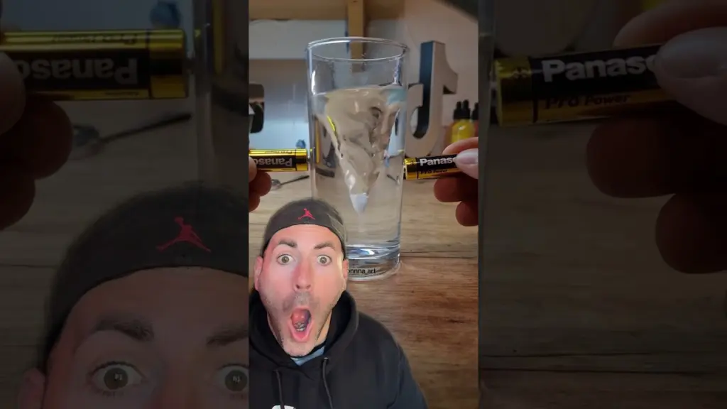 FAIRE UN TOURBILLON D’EAU AVEC 2 PILES 🔋🌪️