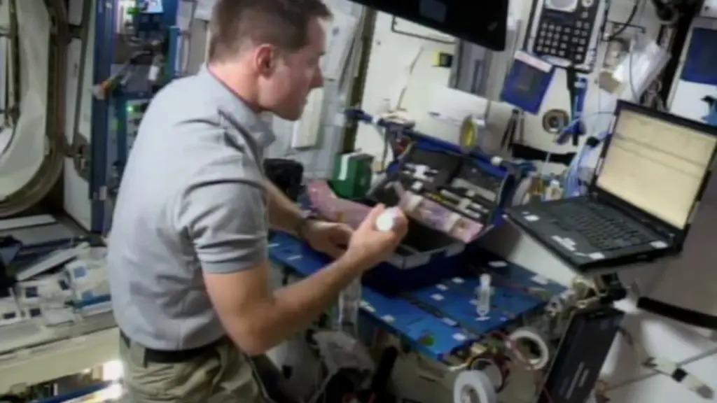 [Hyperlapse] Thomas Pesquet installe EXO-ISS à bord de la station