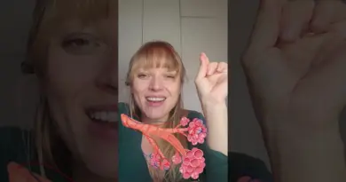 Kinésithérapeute et professeure de yoga. Asanatomie est un projet de vulgarisation scientifique .