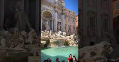 Plongez dans une expérience immersive unique au cœur de la magnifique Fontaine de Trevi à Rome