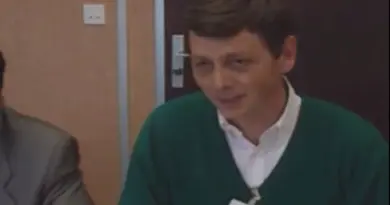 Quand le scientifique lâche la blouse blanche pour une combinaison spatiale