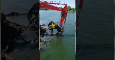 River Trash Cleaning Machine in Action! 🌊♻️