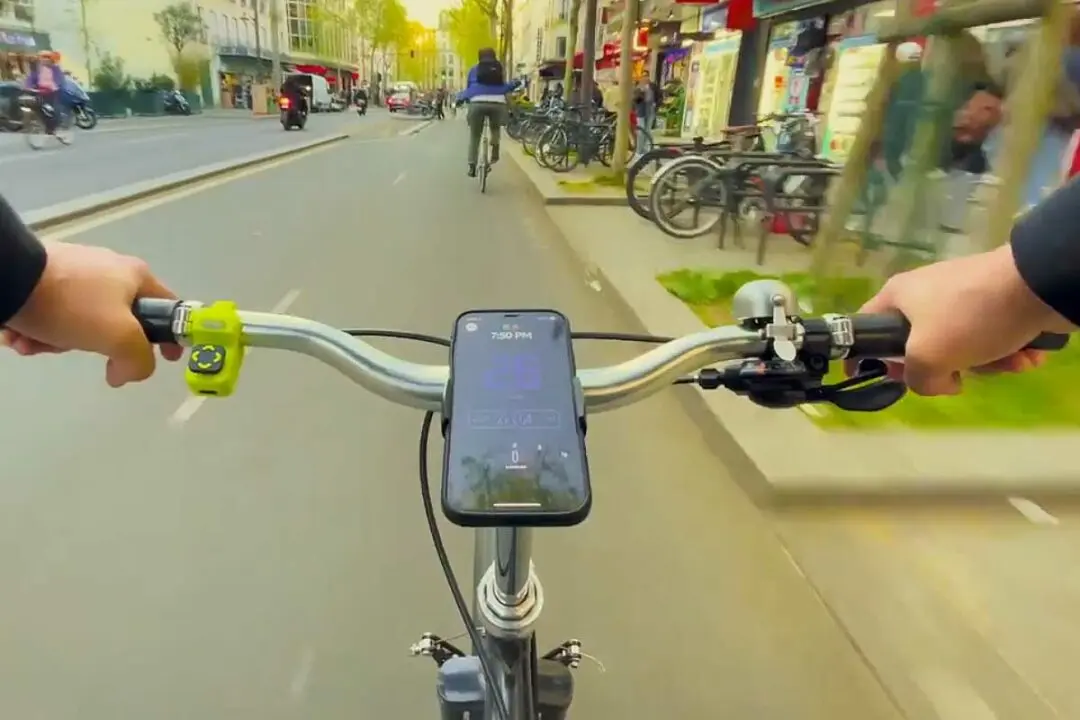Taiji : une invention française pour piloter son smartphone sans lâcher le guidon
